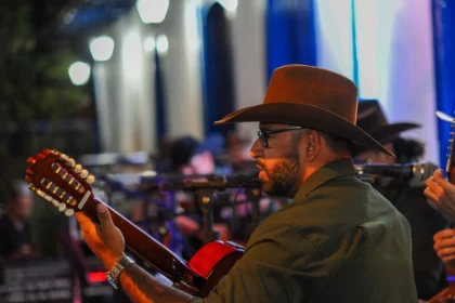 Orquestra Viola Sertaneja se apresenta nesta quinta (7/8) no Encontro de Violeiros, na Casa da Cultura, em Betim; evento contará também com vacinação no local